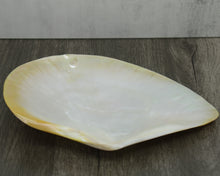 Load image into Gallery viewer, Shell Caviar Service, Mother of Pearl
