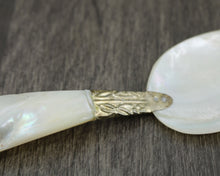Load image into Gallery viewer, Shell Caviar Service, Mother of Pearl
