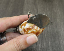Load image into Gallery viewer, Mounted Shell Pendant Snuff Box
