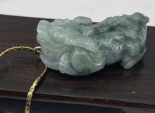 Load image into Gallery viewer, Jade Foo Dog on Gold tone Chain
